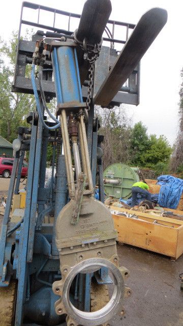 Velan 12"-150 knife gate valve actuated