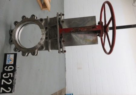 FCC 10″-150 knife gate valve, hand wheel operated